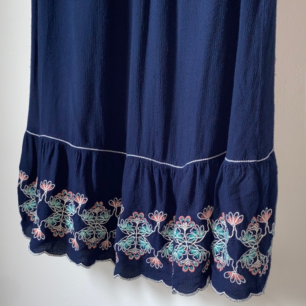 Max Studio Navy Embroidered Sleeveless Blouse - Picture 4 of 10